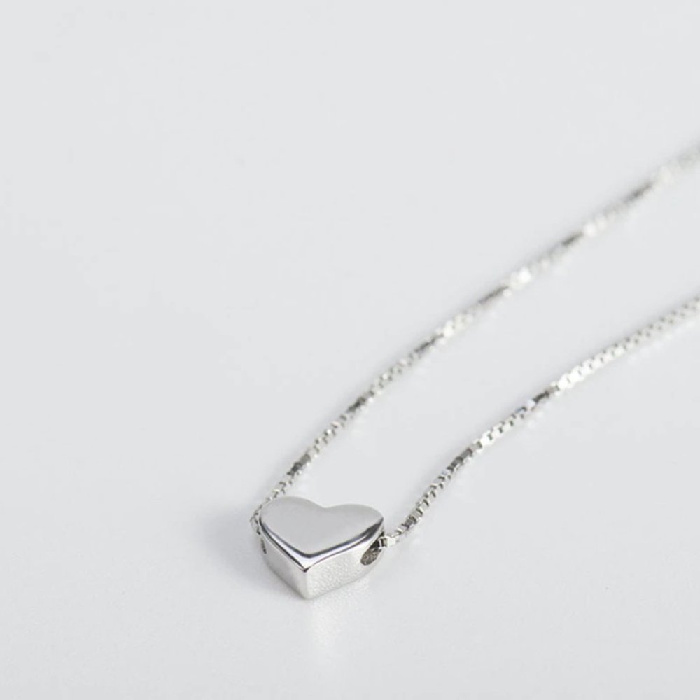 NEW Silver Simple Minimalist Heart Necklace - Picture 3 of 4